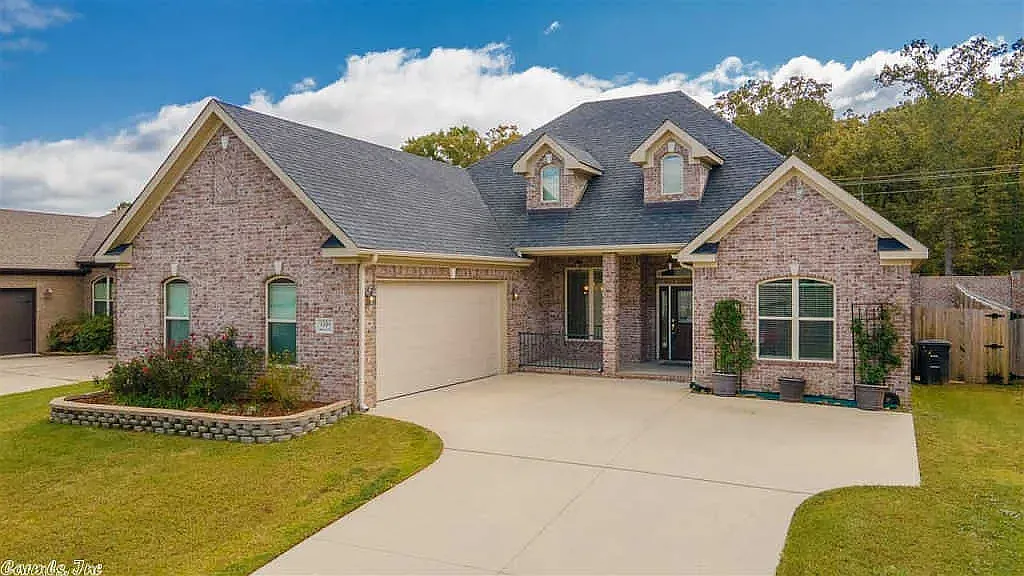 Photo 2 of 25 - 9309 Meadow Gardens Cir - Sherwood, AR Building Photo - 9309 Meadow Gardens Cir