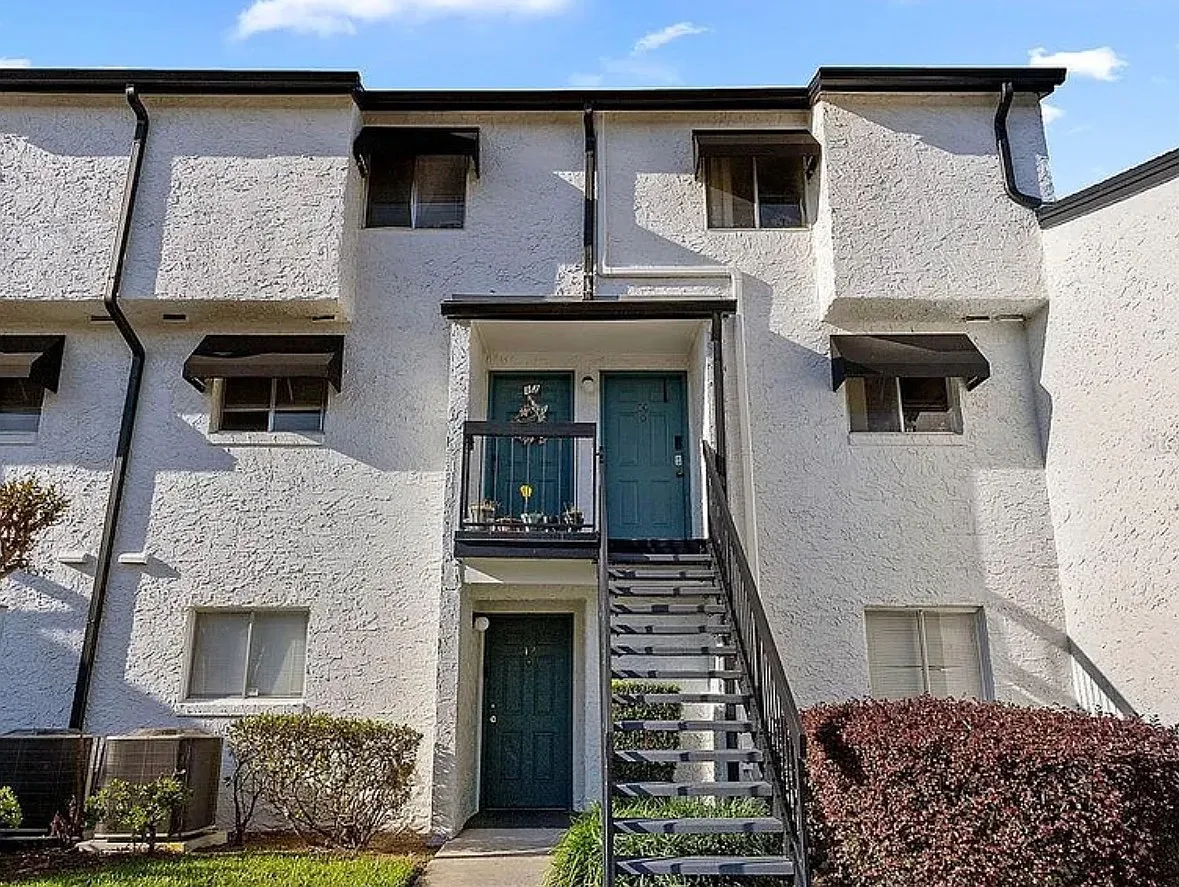 2 bed, 1.5 bath, 1214 sqft, $1,600 — Photo 1