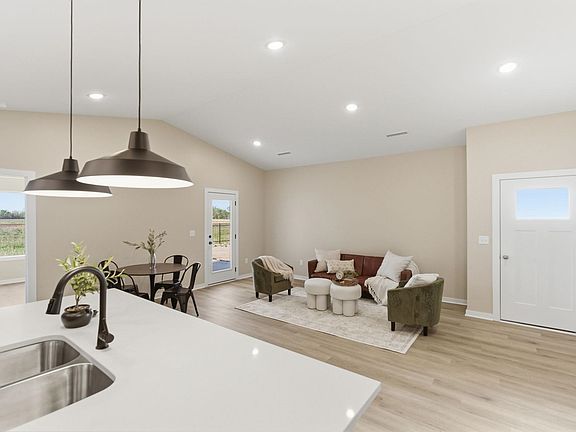5th image of 3857 W Longleaf St