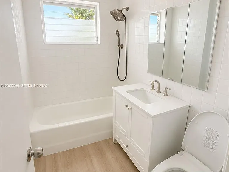 2250 Bay Dr #4 — Photo 6