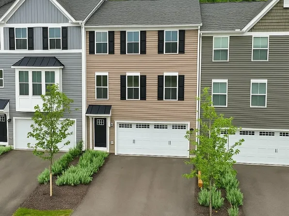 484 Greenwood Dr N, Canonsburg, PA 15317