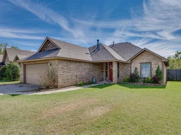 944 NW 29th St, Moore, OK 73160