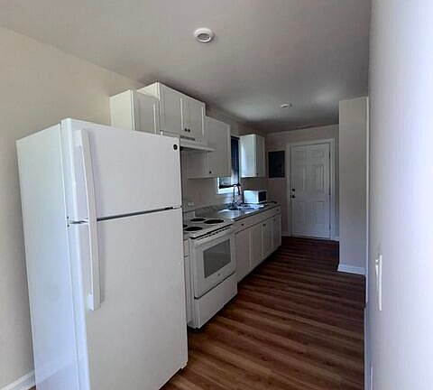 4th image of 110 Cleveland St