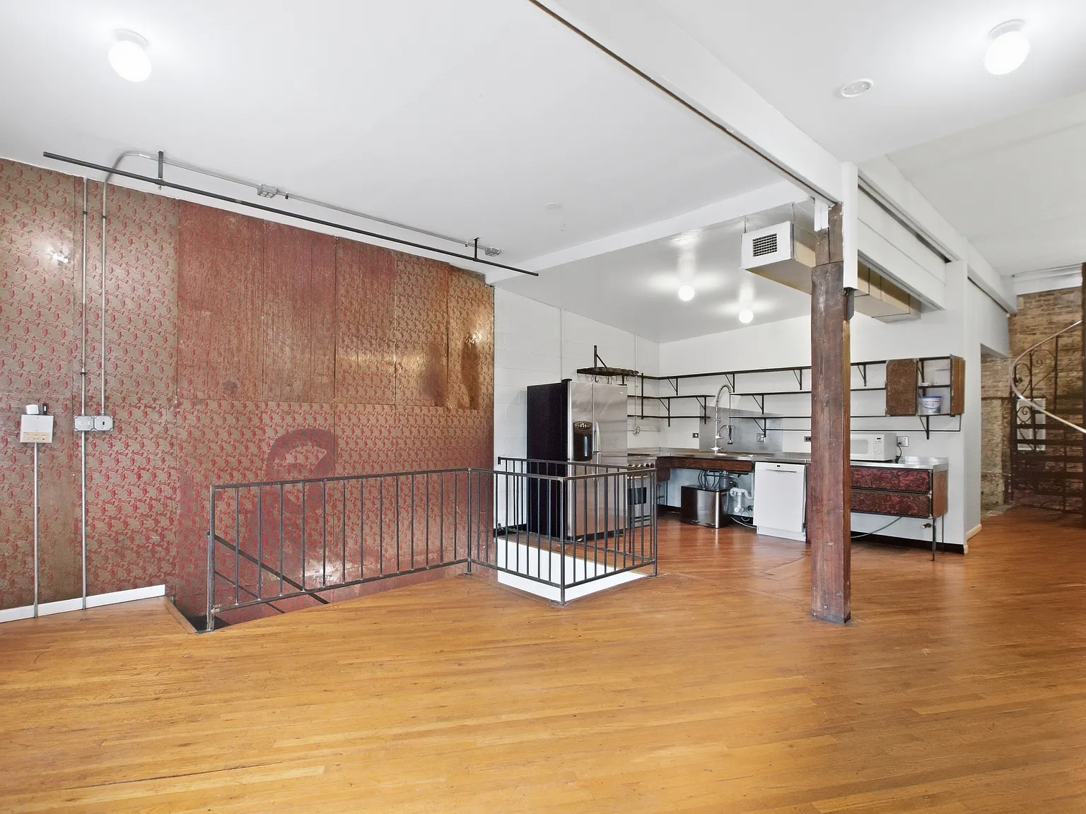 2 bed, 2.5 bath, 2600 sqft, $4,500 — Photo 3