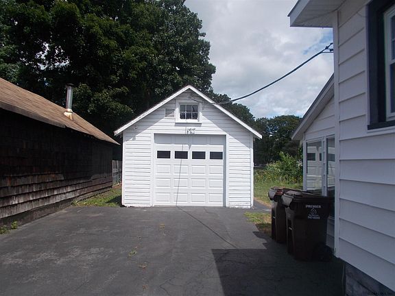 4th image of 31 Coleman Ave