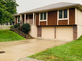 1108 SW Huntington Dr, Blue Springs, MO 64015