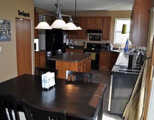 3rd image of 920 Quill Ln