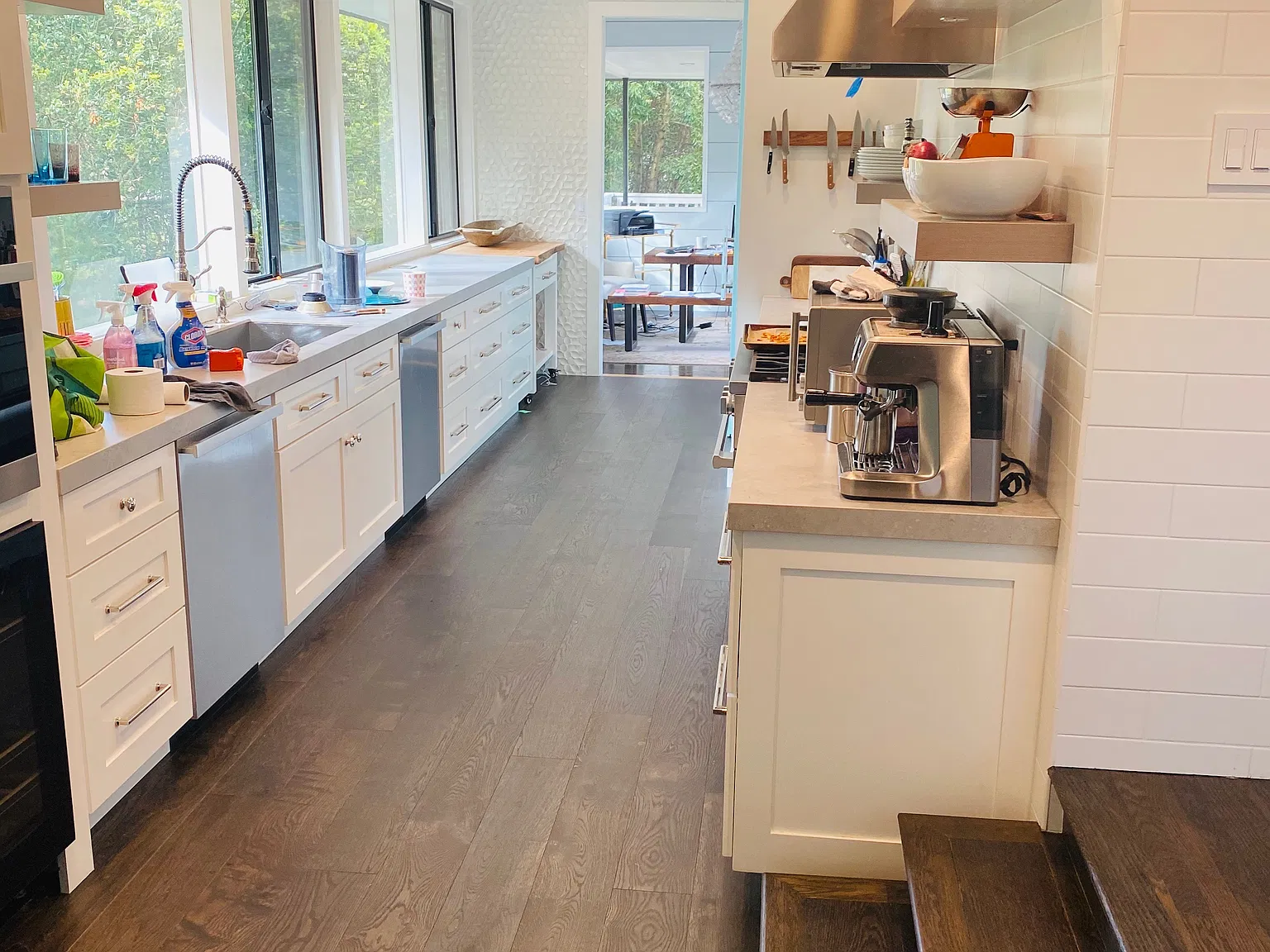 3 bed, 2.5 bath, 2400 sqft, $8,000 — Photo 2