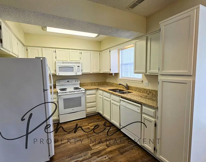 2 bed, 2.5 bath, 1185 sqft, $1,250 — Photo 3