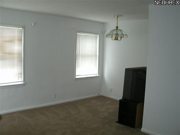 2nd image of 916 Hillsdale Ave