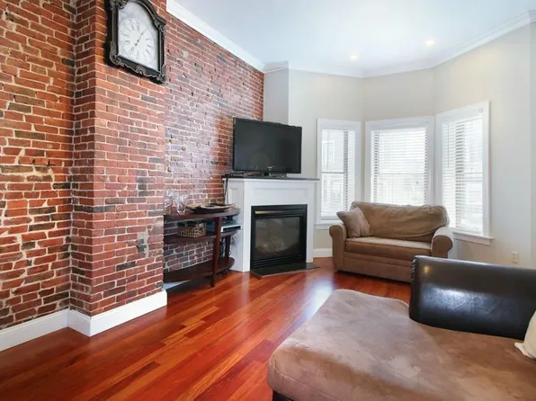 554 E 5th St #1, South Boston, MA 02127