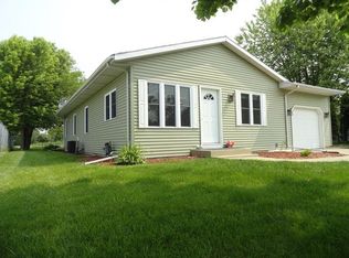 410 W Westlawn Ave, Elkhorn, WI 53121
