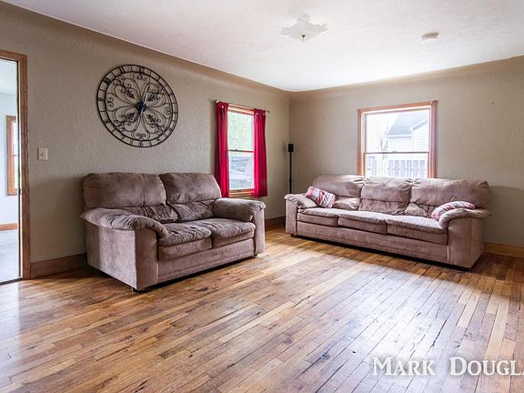 4th image of 75 River St