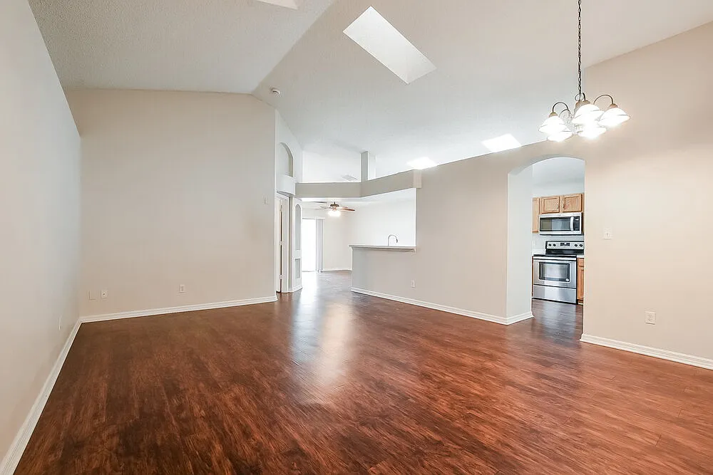3 bed, 2.0 bath, 1575 sqft, $2,225 — Photo 3