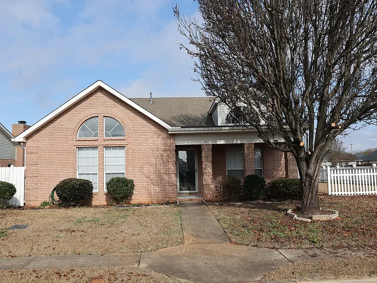 87 Park Ln — Photo 1