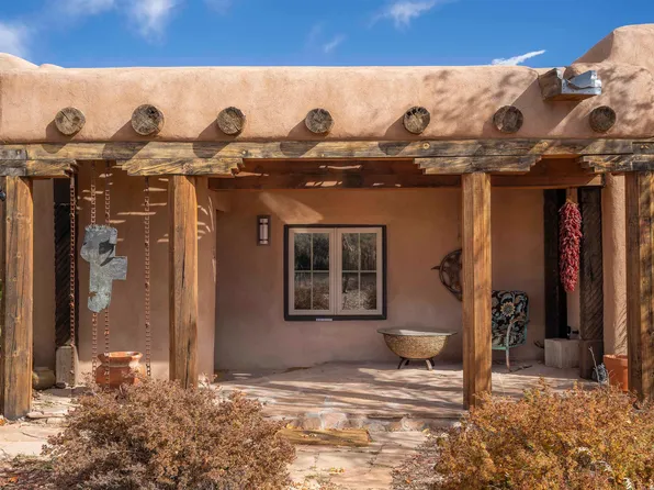 43 Vista Linda Rd, Ranchos De Taos, NM 87557