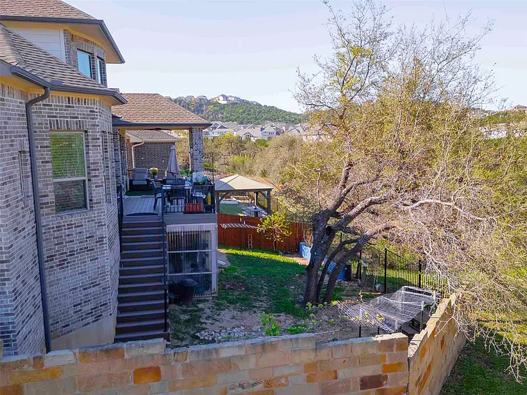17821 Limestone Spring Ln — Photo 3