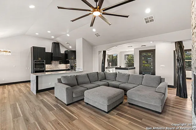 141 Oak Shores Dr — Photo 31
