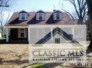 712 Emory St, Oxford, GA 30654