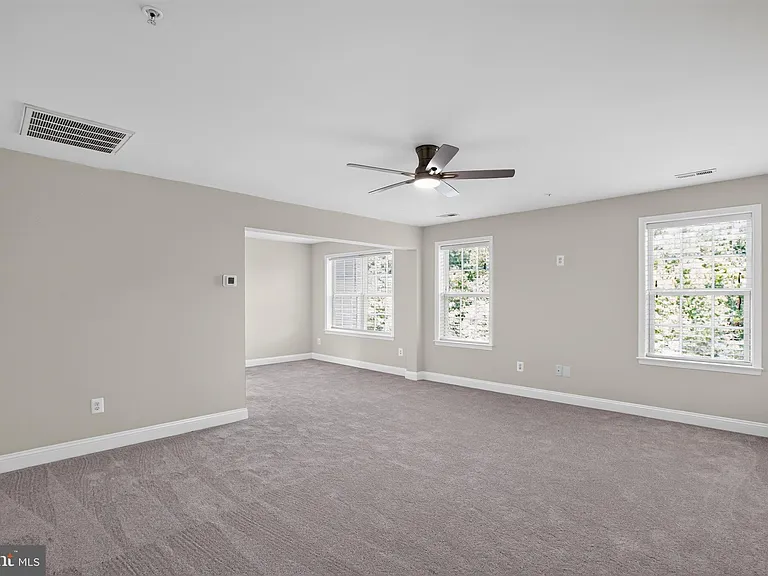 6816 Barlowe Ct — Photo 13
