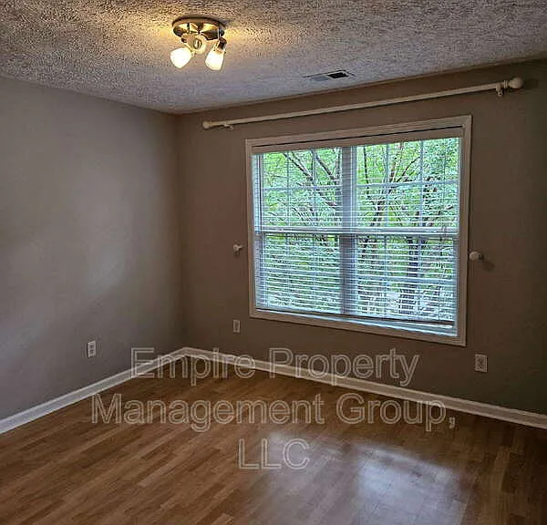 202 Castlebury Dr — Photo 15