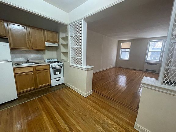 3rd image of 64-74 Saunders St #11