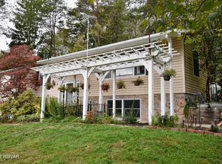 27 Parkwood Dr, Flemington, PA 17745
