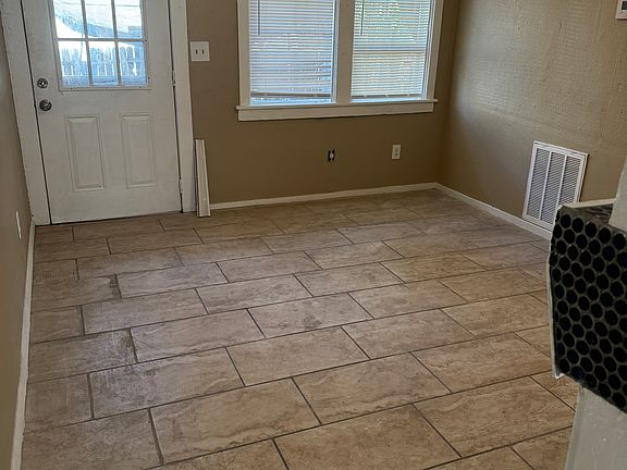 2nd image of 1473 Drew St #2