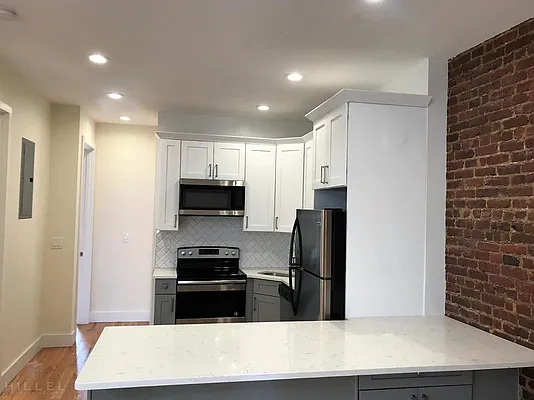 Rented by NY Living Solutions | media 20