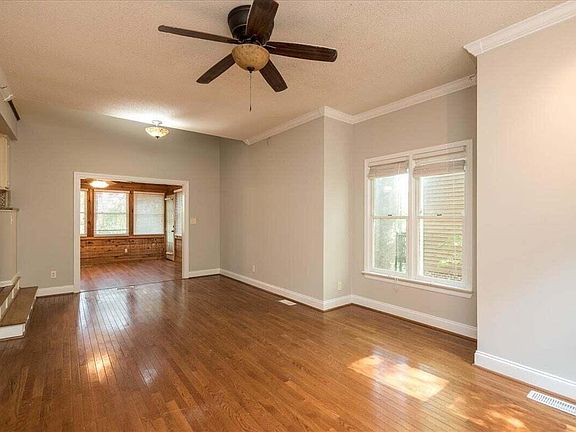 3rd image of 413 W Oak Ave