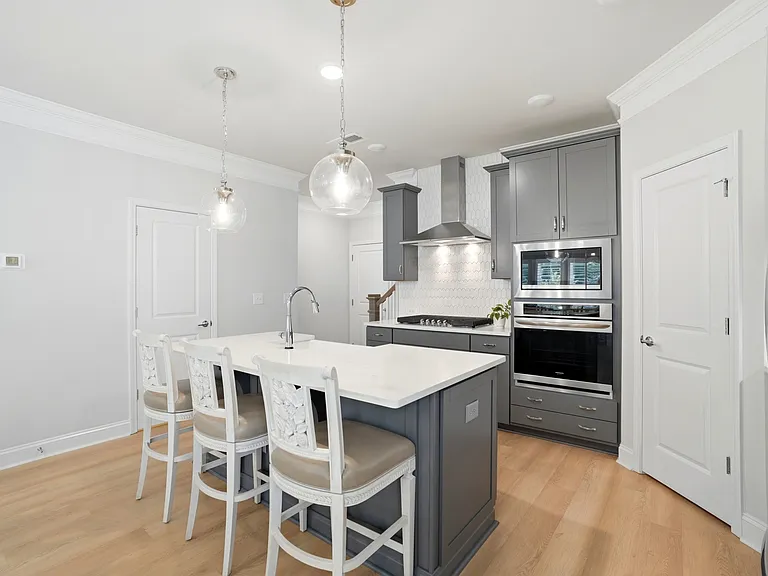 1120 Drummond Ave — Photo 9