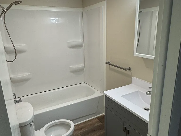 200 Begonia St NE #1 — Photo 3