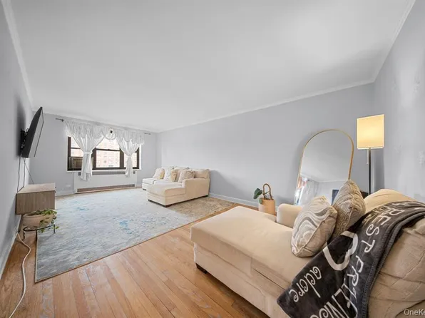 98-120 Queens Boulevard image 9 of 29