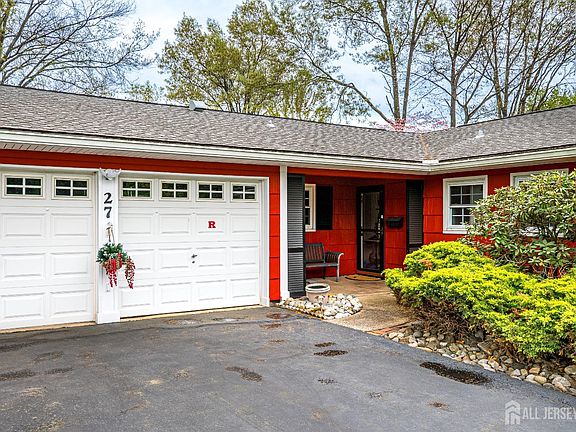 4th image of 27 Landry Rd
