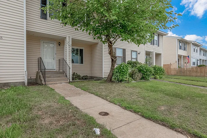3 bed, 1.5 bath, 1100 sqft, $1,850 — Photo 2