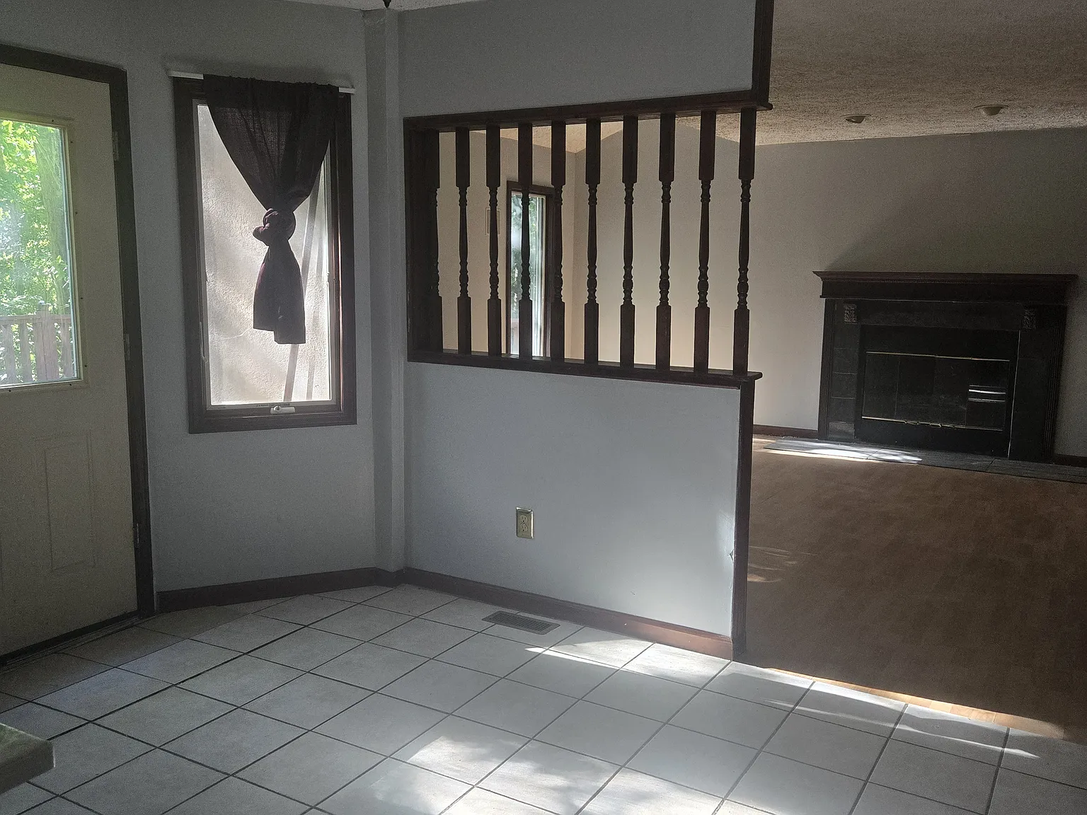 4 bed, 2300 sqft, $2,300 — Photo 4