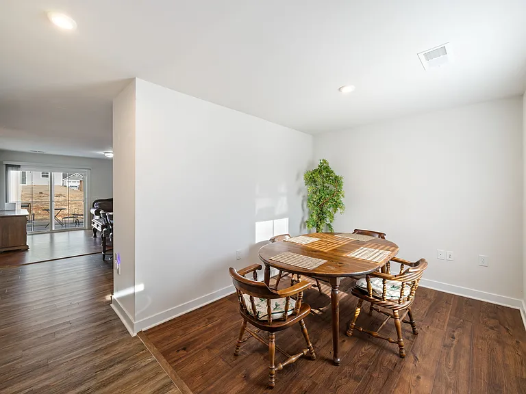 689 Hardwood Dr — Photo 12