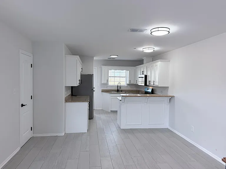412 S 49th St — Photo 14