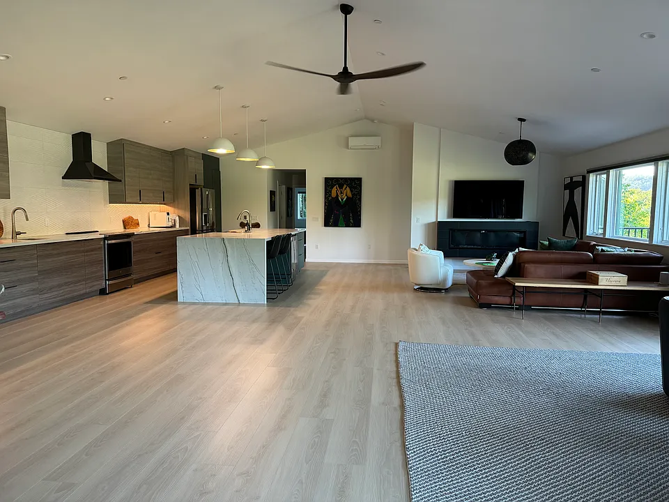 Redwood Dr