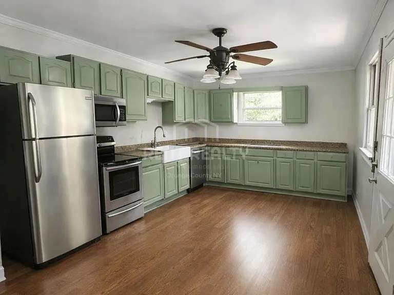 92 Sylvan Trl — Photo 3