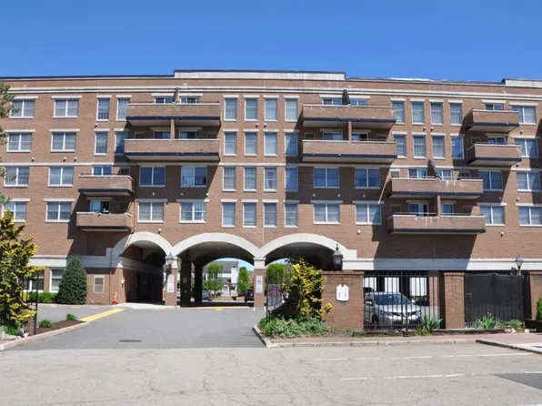 12 Iron Forge Sq, Pompton Lakes, NJ 07442