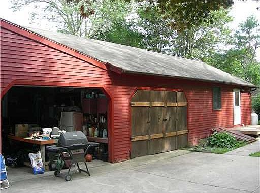 2nd image of 32 Hathaway Ln