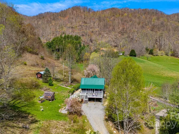 85 Woody Farm Rd, Hot Springs, NC 28743