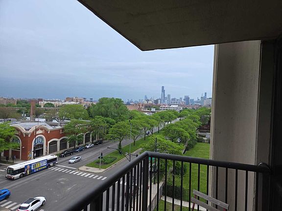 5th image of 2901 S Michigan Ave APT 506