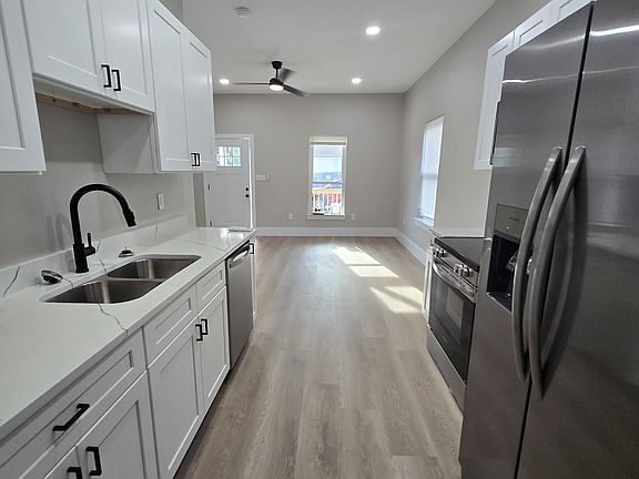 4th image of 418 N D St
