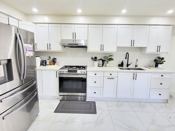 3rd image of 435 Middlefield Rd #12