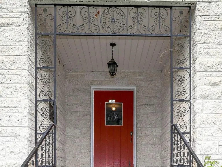 3300 Tom Green St #4 — Photo 2