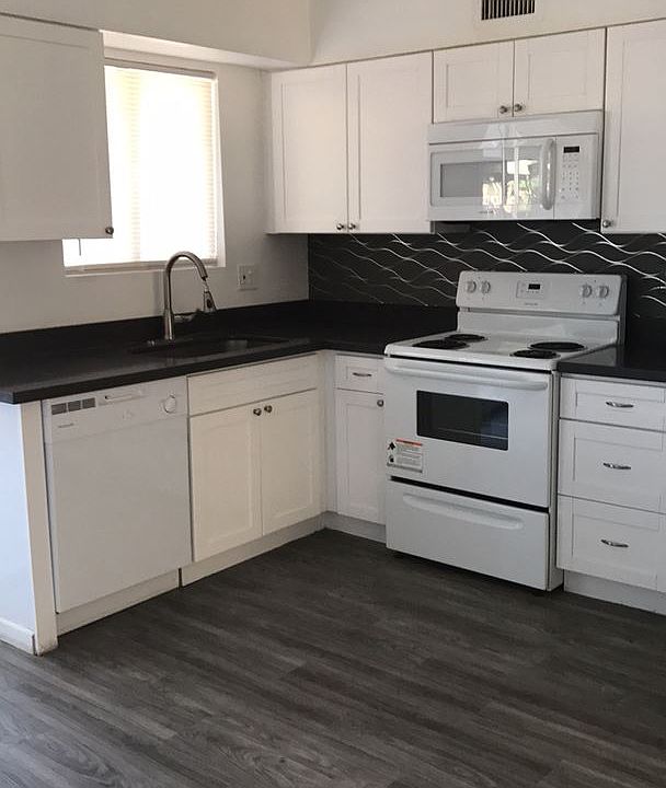 1st image of 2947 N 39th St APT 09