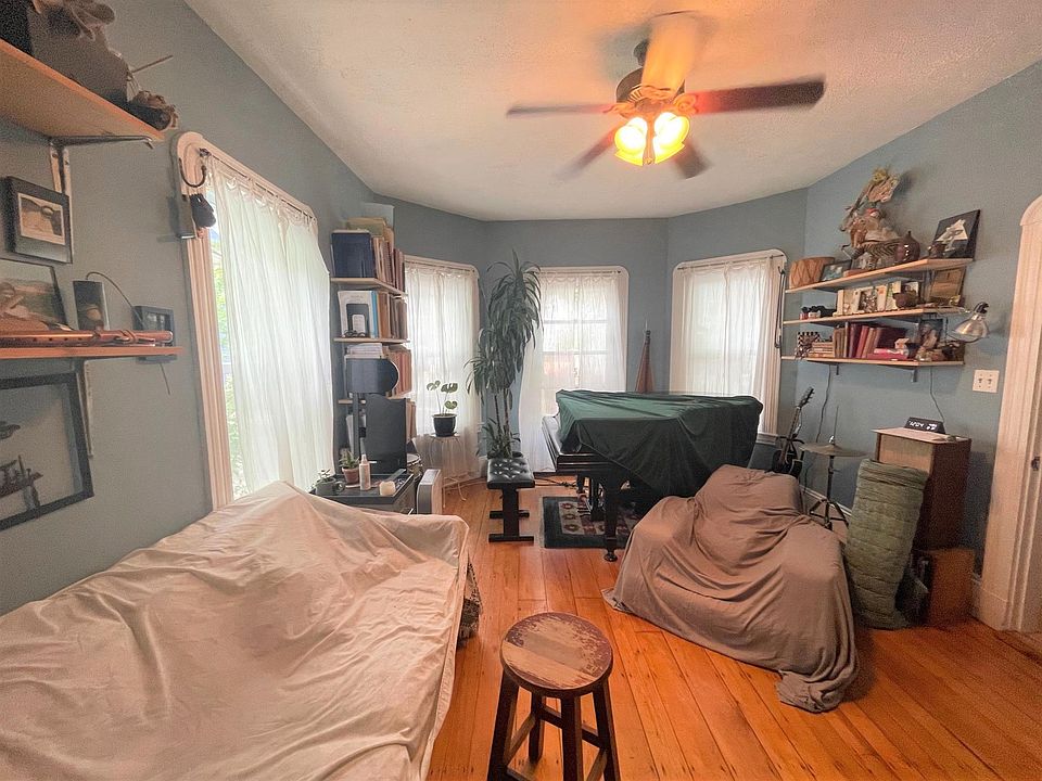 1st image of 20 Dell St