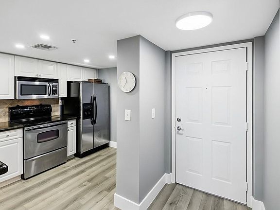 5th image of 520 SE 5th Avenue #3208